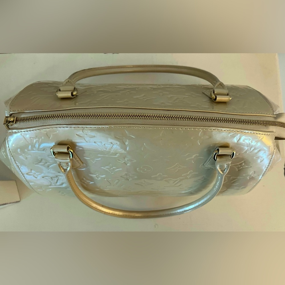 Louis Vuitton Vernis Sherwood Purse - Picture 10 of 15